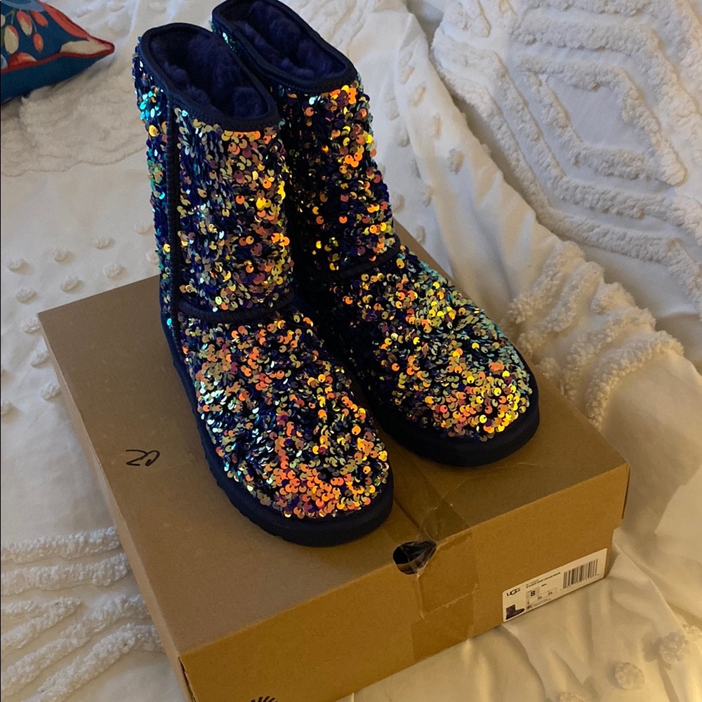 UGGs sequence boots, beautiful New WO tags, never worn